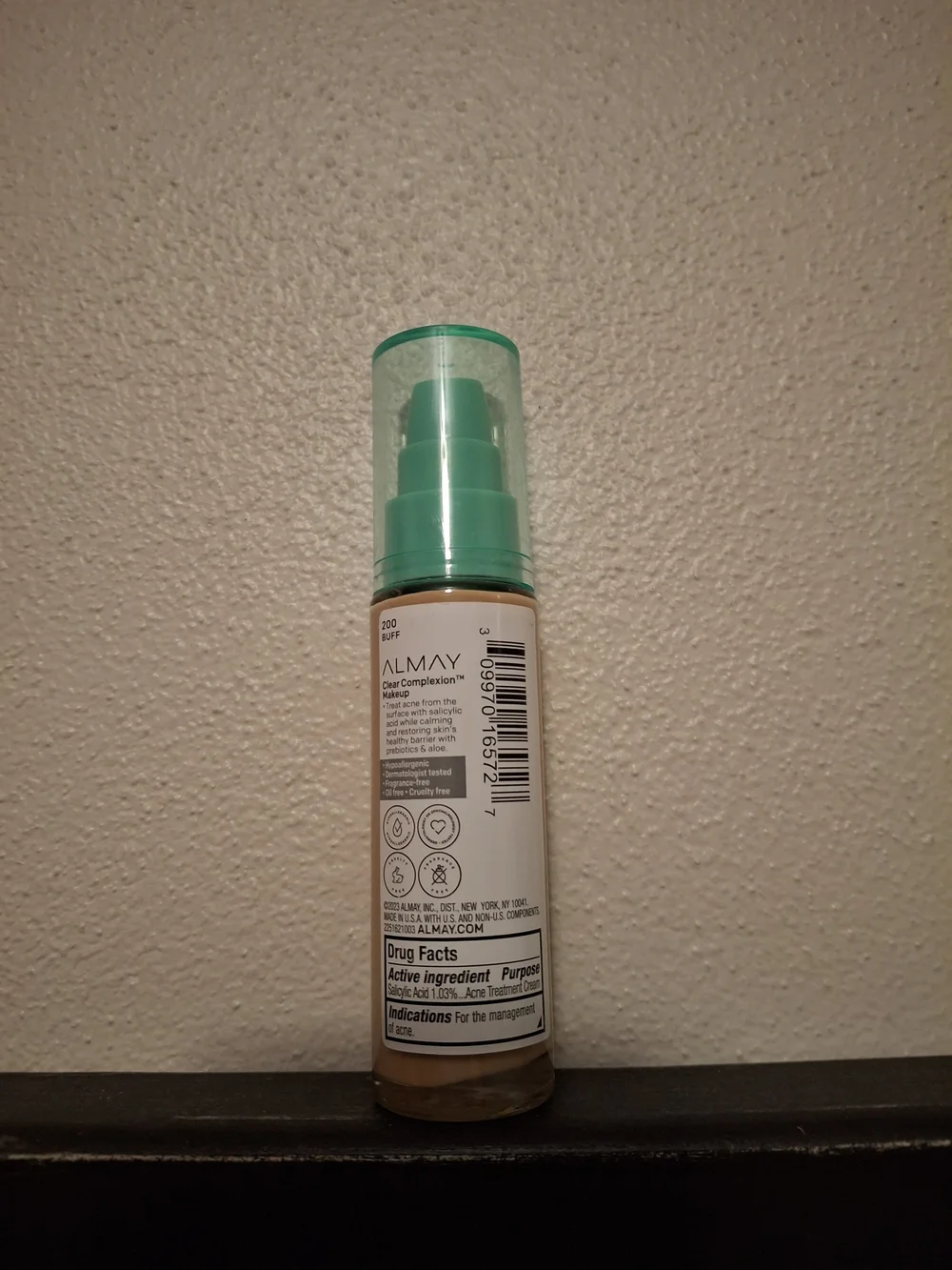 Almay Clear Complexion Liquid Foundation 200 Buff - Beige with Teal Cap